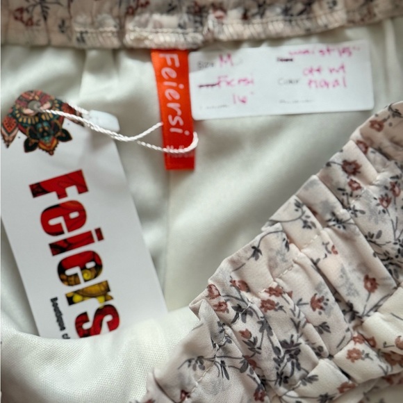 NWT Floral Ruffle Shorts, Size M - Picture 4 of 8